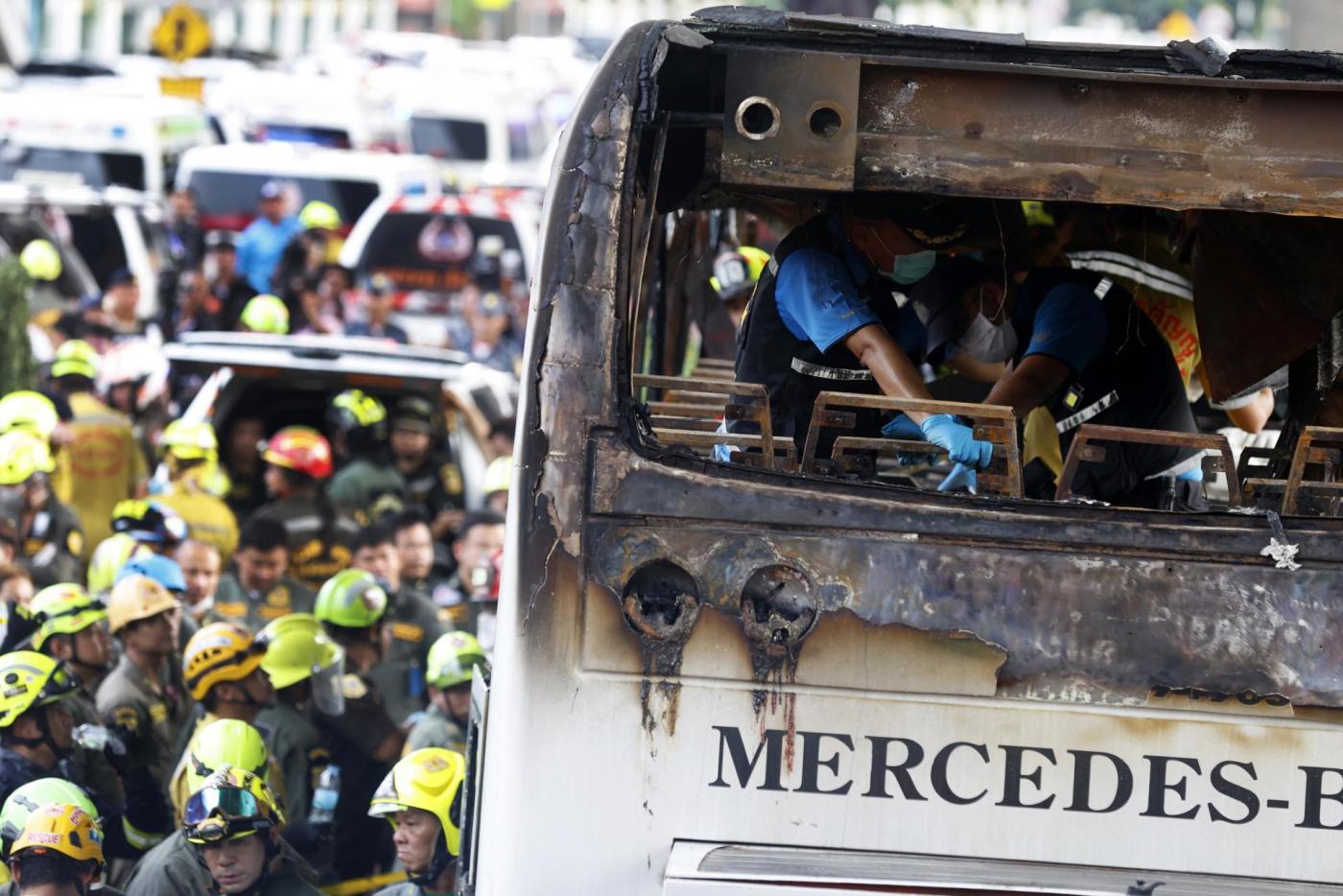 Detienen al conductor que causó el fatal accidente de autobús escolar en Tailandia