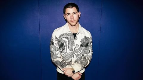 ¡Susto! Nick Jonas abandonó el escenario en pleno concierto tras ser apuntado con un láser en la cabeza