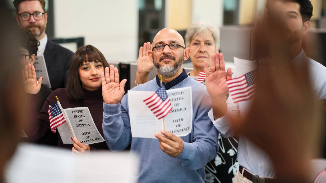 ¿Ciudadanía americana a mitad de precio? Los nuevos requisitos que exigen para obtenerla