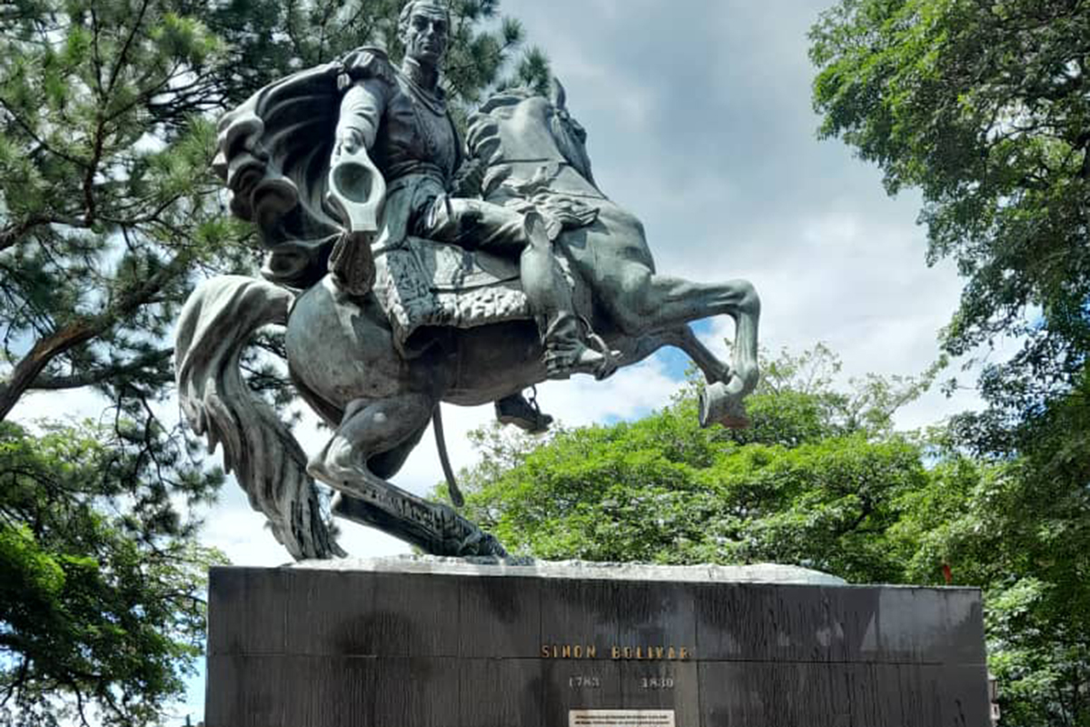 Atacan monumento de Simón Bolívar en Cordero, Táchira (VIDEO)