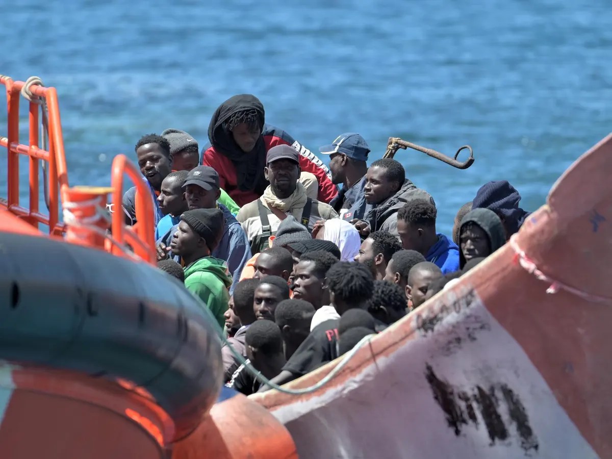 Muere un bebé en el naufragio de una embarcación de migrantes en el canal de la Mancha