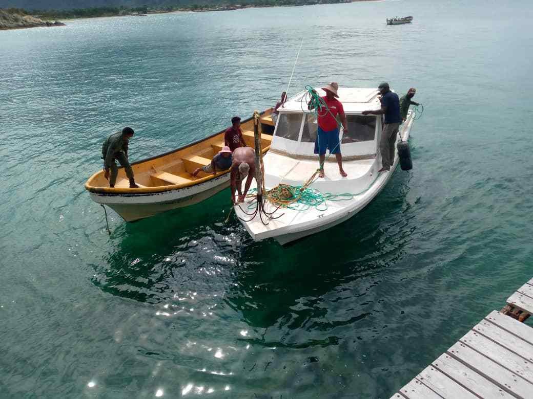 El rescate de cuatro pescadores de La Guaira que quedaron varados en altamar