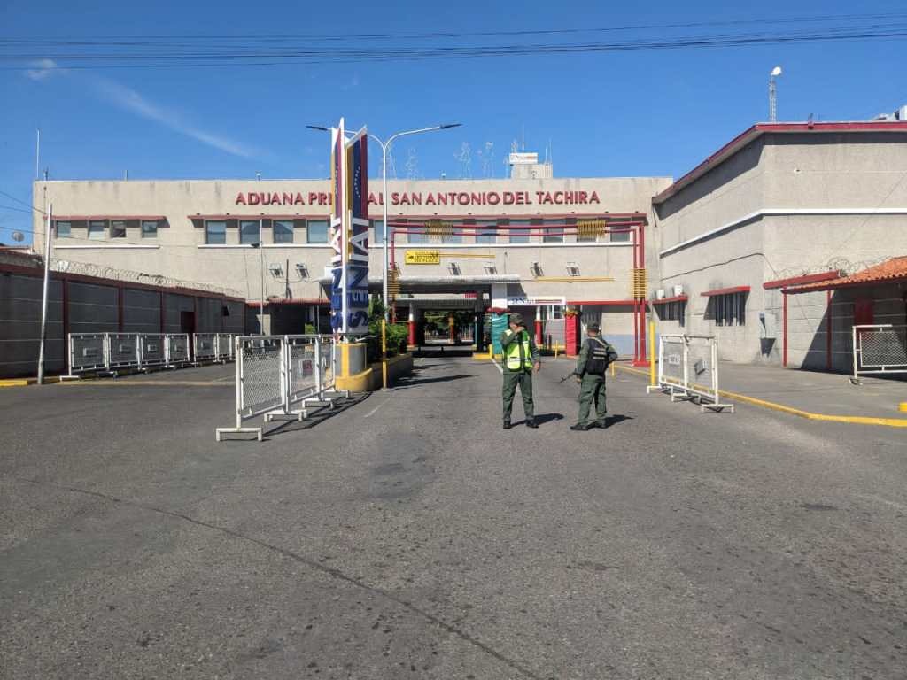 Fuerte tiroteo en la frontera dejó dos policías colombianos heridos y provocó cierre del Puente Simón Bolívar