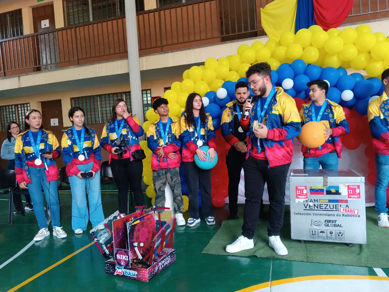 Team Robótica Venezuela visitó emblemático colegio de Maracaibo para celebrar su aniversario