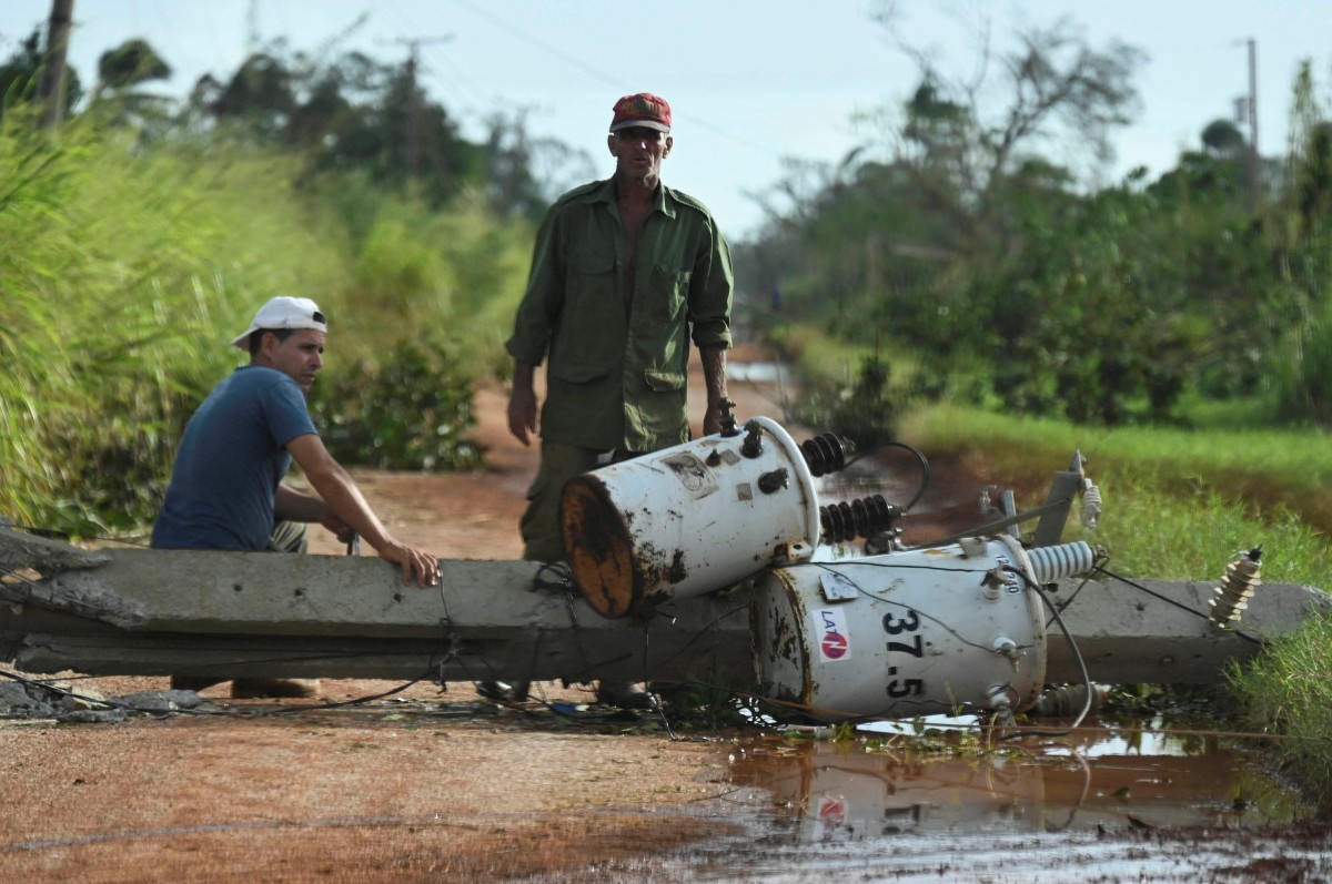 Solo en La Habana hay medio millón de cubanos sin acceso al agua tras paso del huracán Rafael