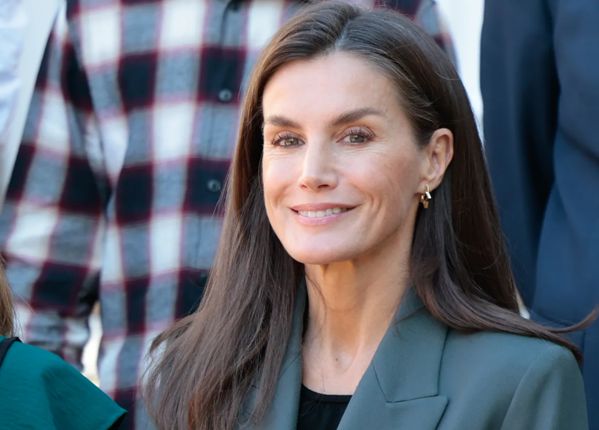 La reina Letizia estrenó aretes de una marca valenciana en homenaje a los afectados por el temporal