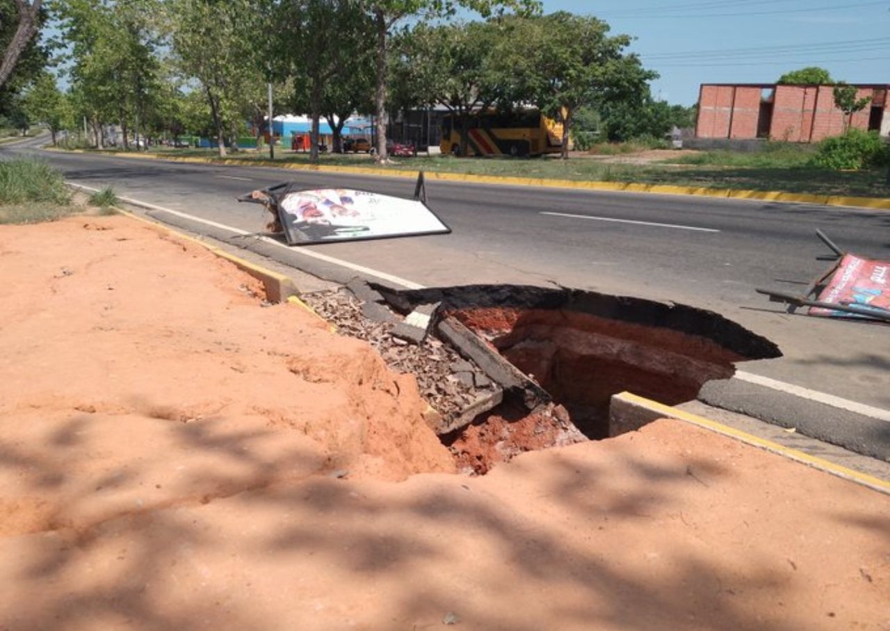 Enorme hueco evidenció el alarmante estado de las vías en San Félix