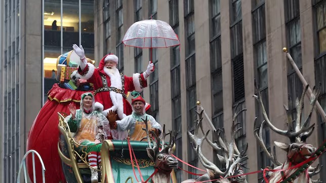 La lluvia protagoniza el tradicional desfile de Acción de Gracias de Nueva York (FOTOS)