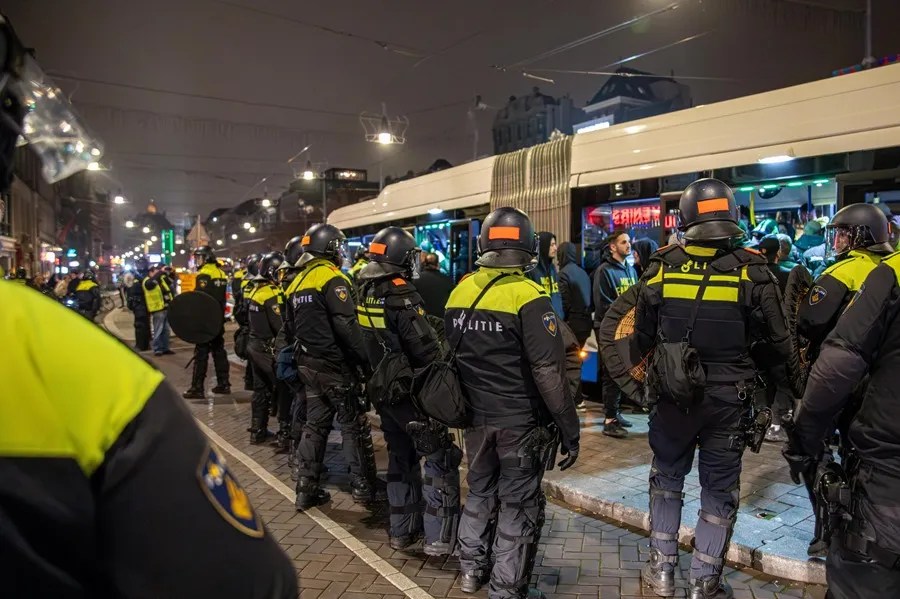 Al menos 62 detenidos en Ámsterdam en choques entre manifestantes e hinchas israelíes