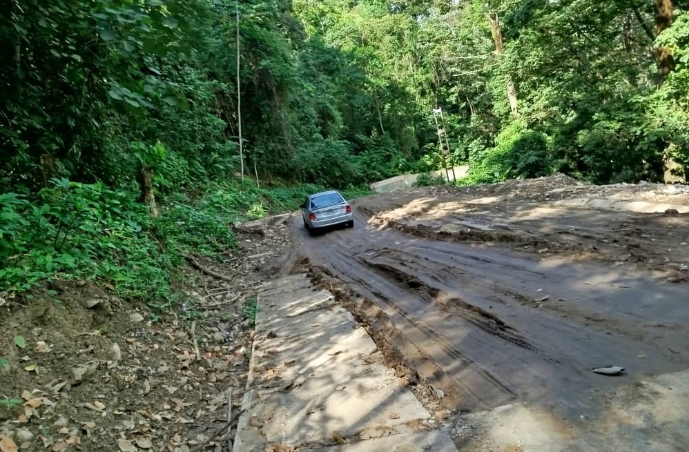 Barro y peligro es lo que encuentran conductores en carretera de Altamira y Calderas en Barinas