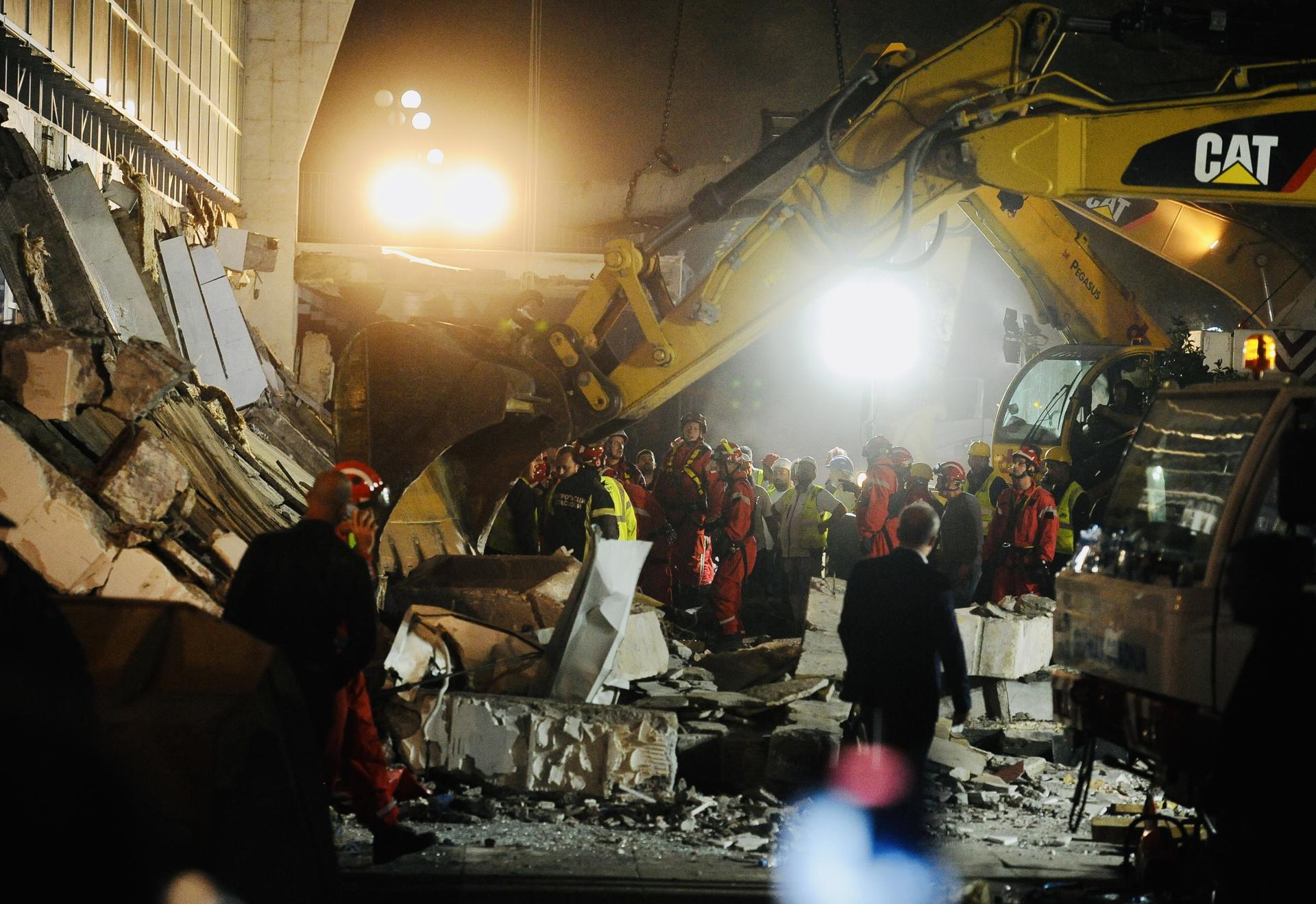 Caída del techo de una estación de tren dejó múltiples muertos en Serbia