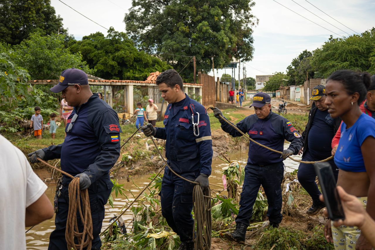 Bomberos de Maracaibo hallan sin vida al joven desaparecido en la cañada Fénix