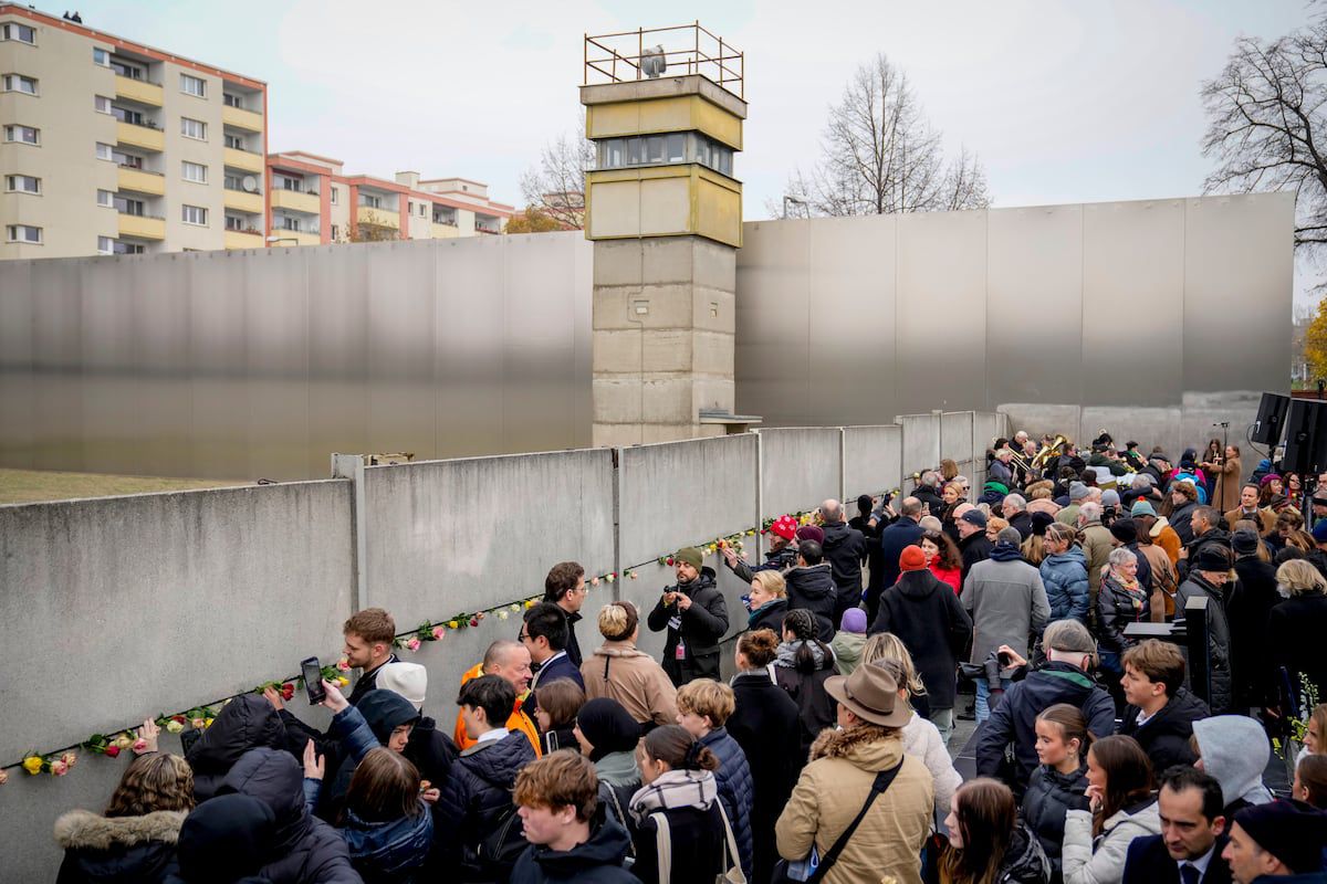 Una Alemania en crisis celebra los 35 años de la caída del Muro de Berlín