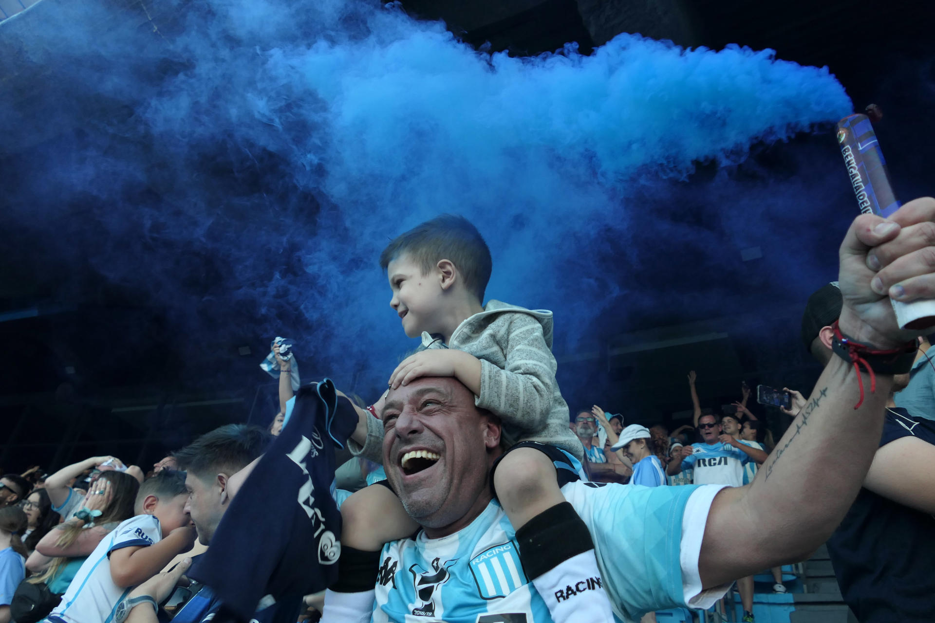 Hincha hasta la muerte: Fanático de Racing llevó el cráneo de su abuelo a la final de la Copa Sudamericana (VIDEO)