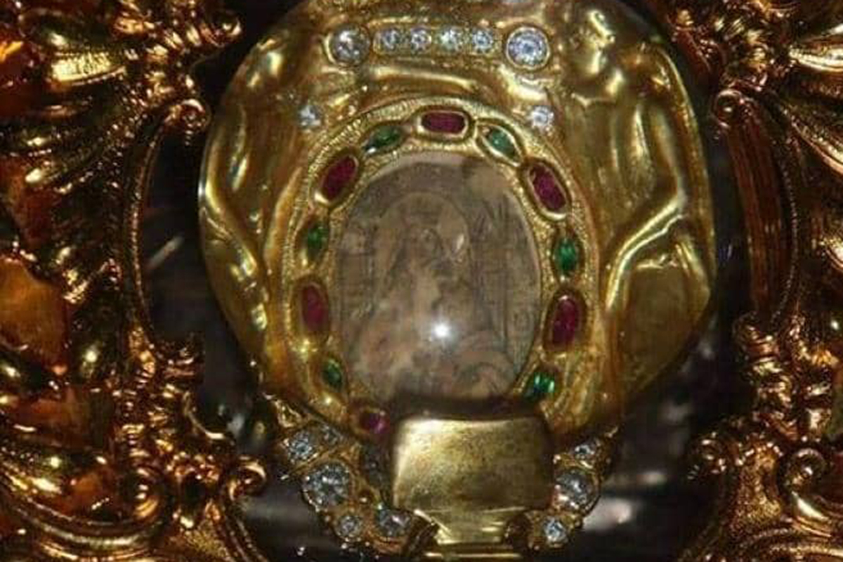 Devotos se preparan para recibir a la reliquia de la Virgen de Coromoto en Valencia