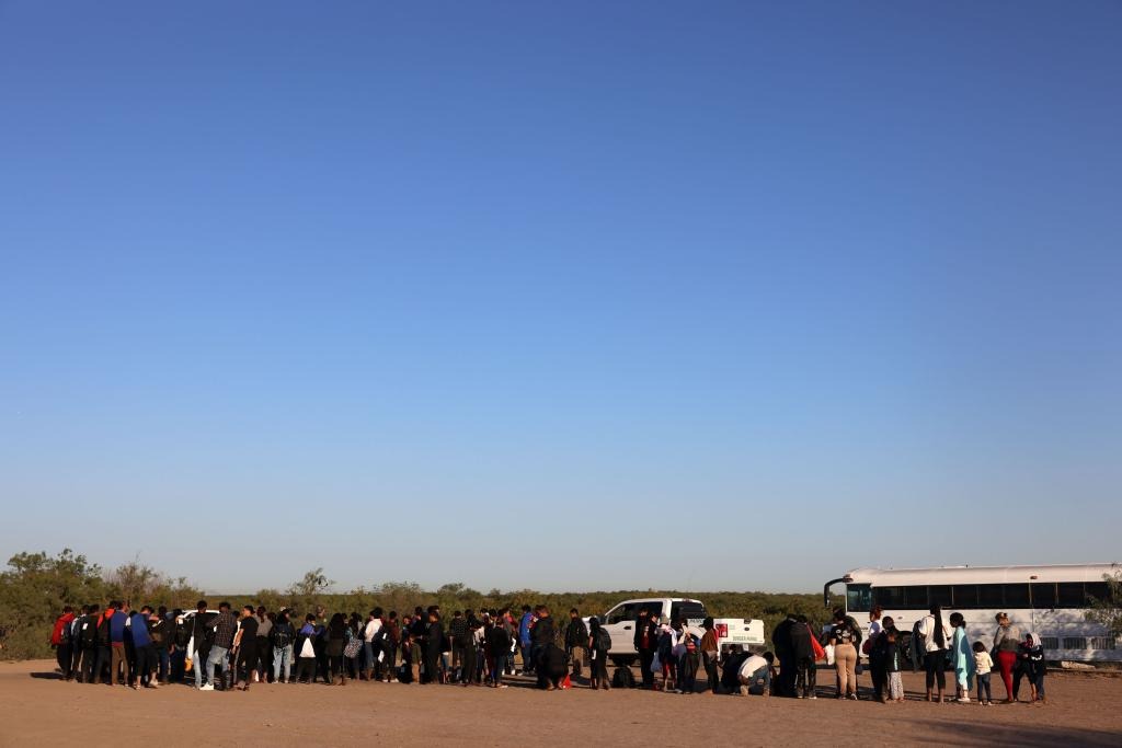 Migrantes intentan cruzar masivamente la frontera de Texas tras victoria de Donald Trump