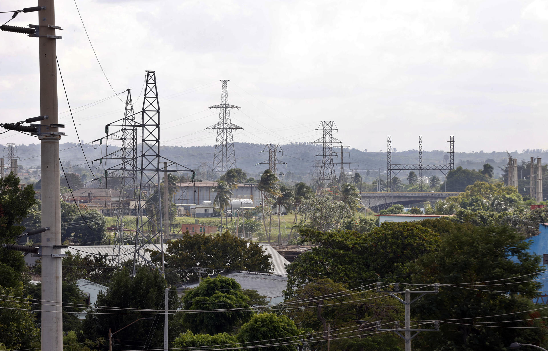 Régimen cubano dice haber restablecido el sistema eléctrico tras el tercer apagón nacional