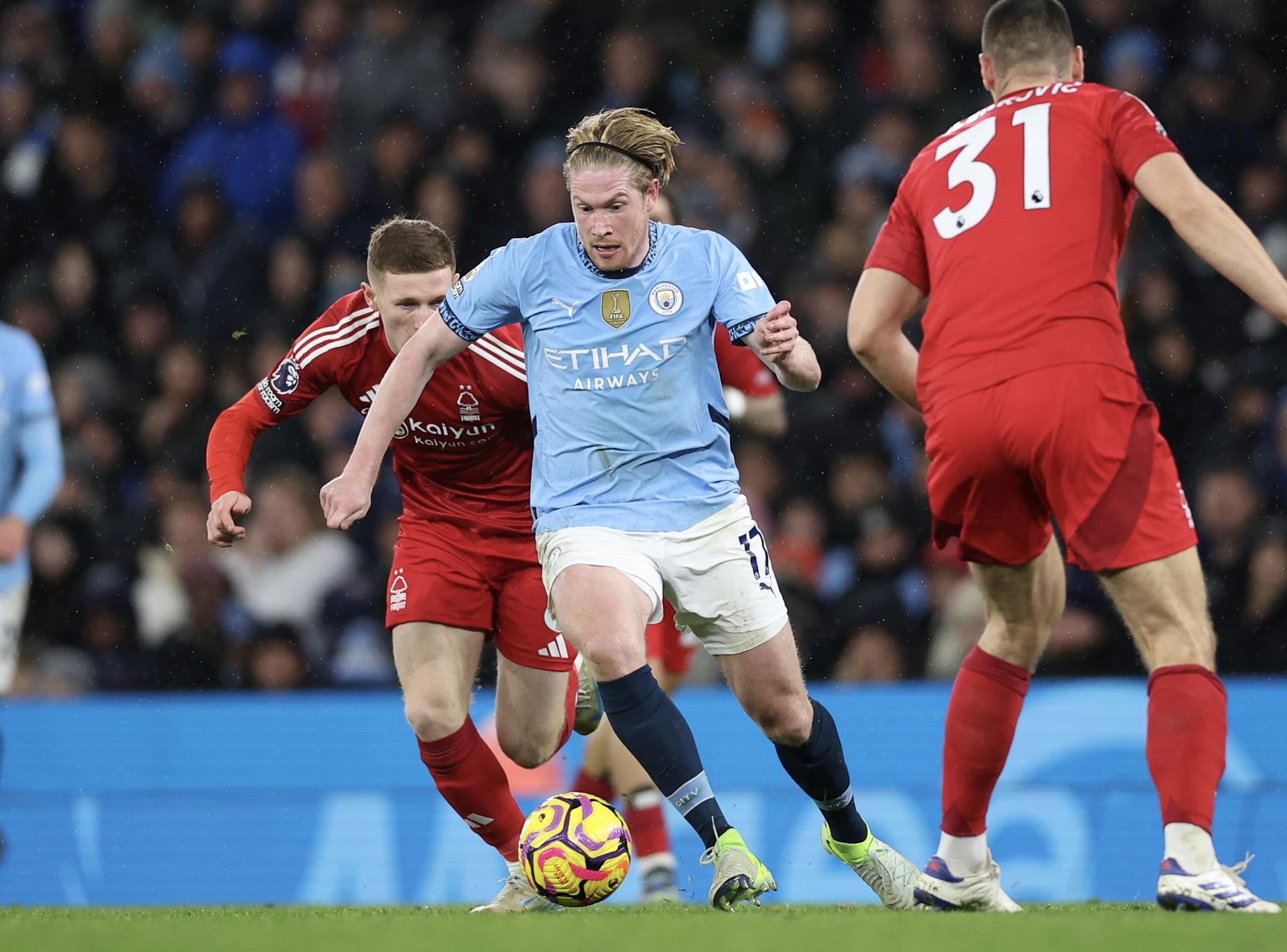 Manchester City alivió un poco su crisis con victoria frente al Nottingham Forest