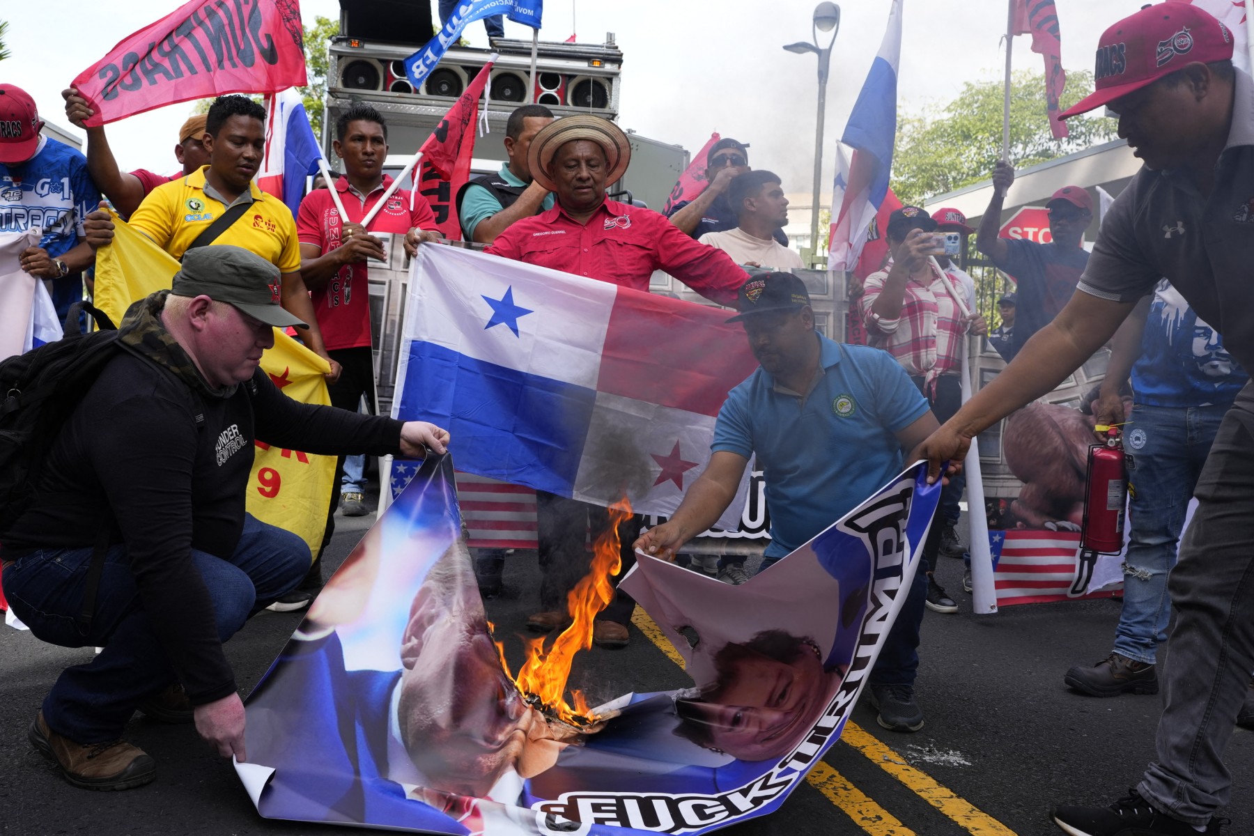 Panameños protestaron frente a la Embajada de EEUU tras amenaza de Trump