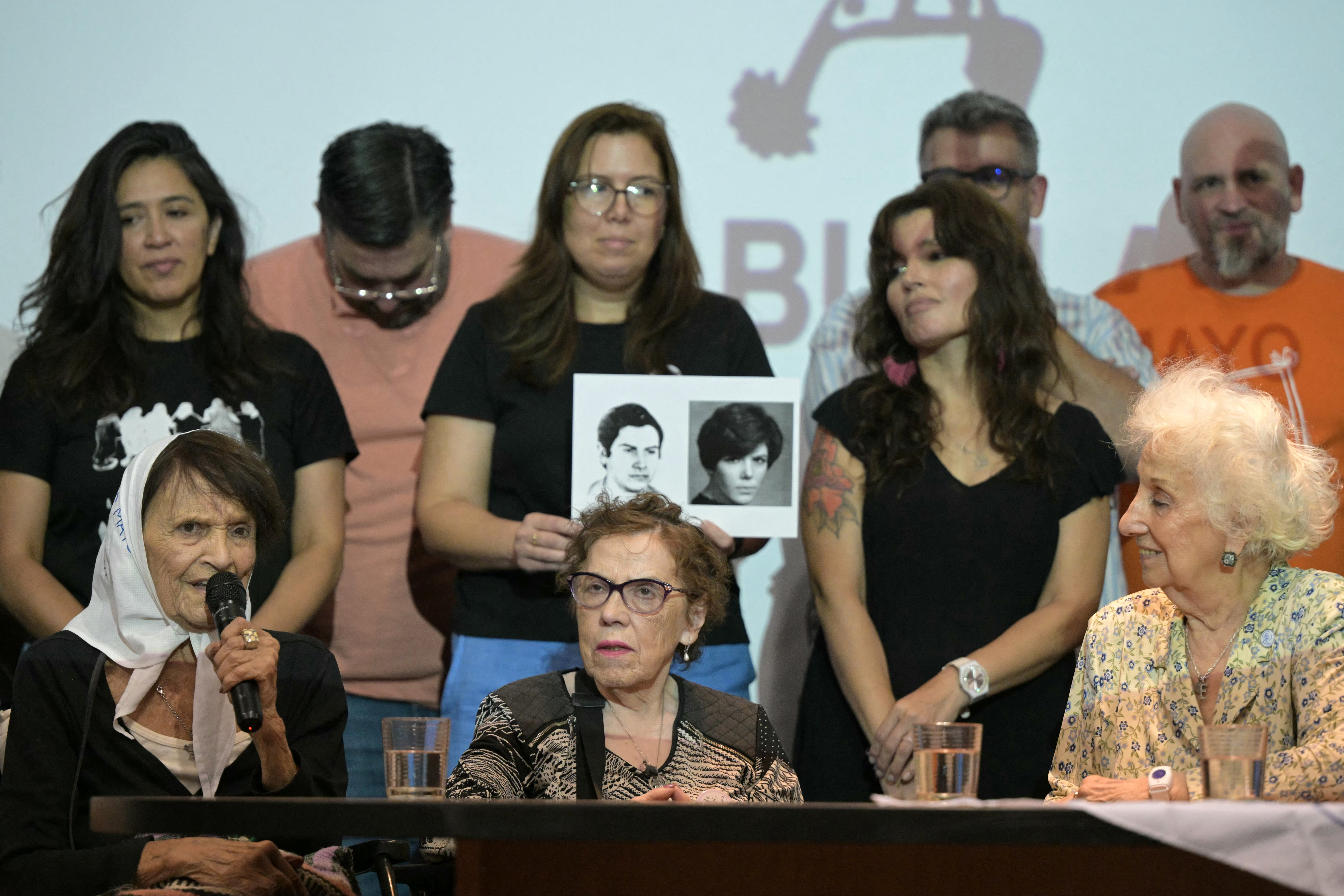 Abuelas de Plaza de Mayo hallan al nieto 138 robado en la dictadura argentina