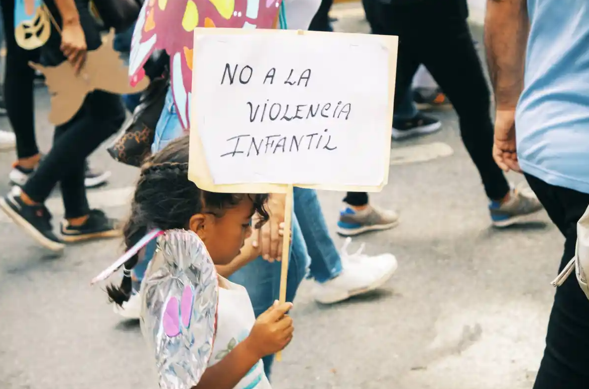 Entre enero y septiembre de 2024, 64 niños venezolanos quedaron huérfanos tras muertes violentas de sus madres