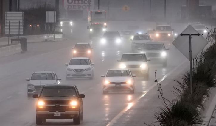 Fuertes tormentas eléctricas amenazan estados de Arkansas y Luisiana retrasando viajes vacacionales