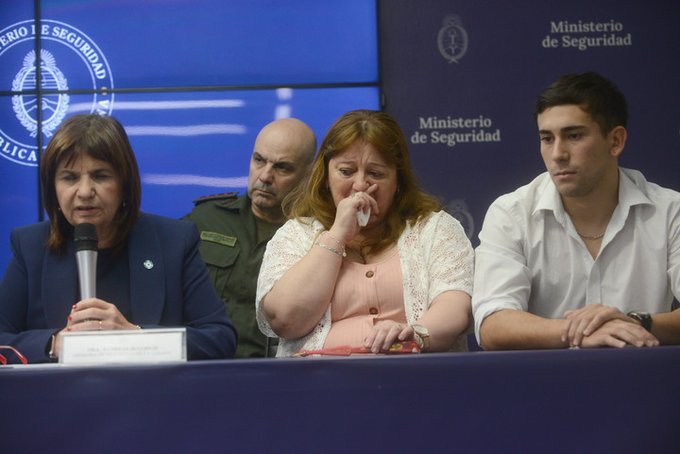 “Que lo dejen venir a Argentina”: Momento en que madre de gendarme se quebró al pedir su liberación 