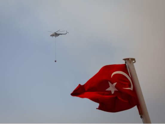 Al menos cuatro muertos al estrellarse un helicóptero médico contra un hospital en Turquía