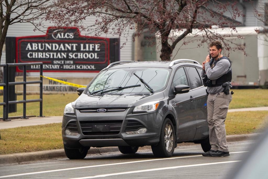 Tiroteo en escuela de Wisconsin lo desató una joven de 17 años, según la policía