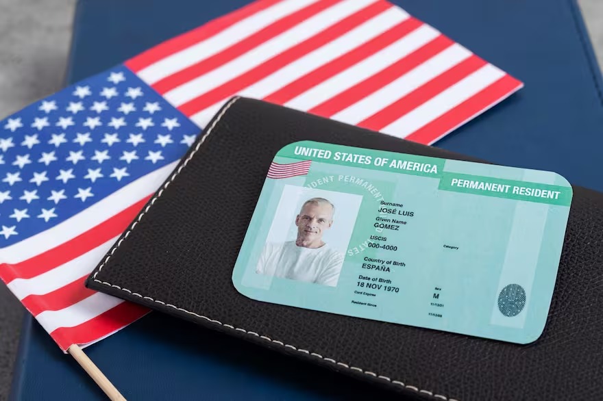 Sin parole ni TPS: La ley que permite que todos los indocumentados obtengan la green card