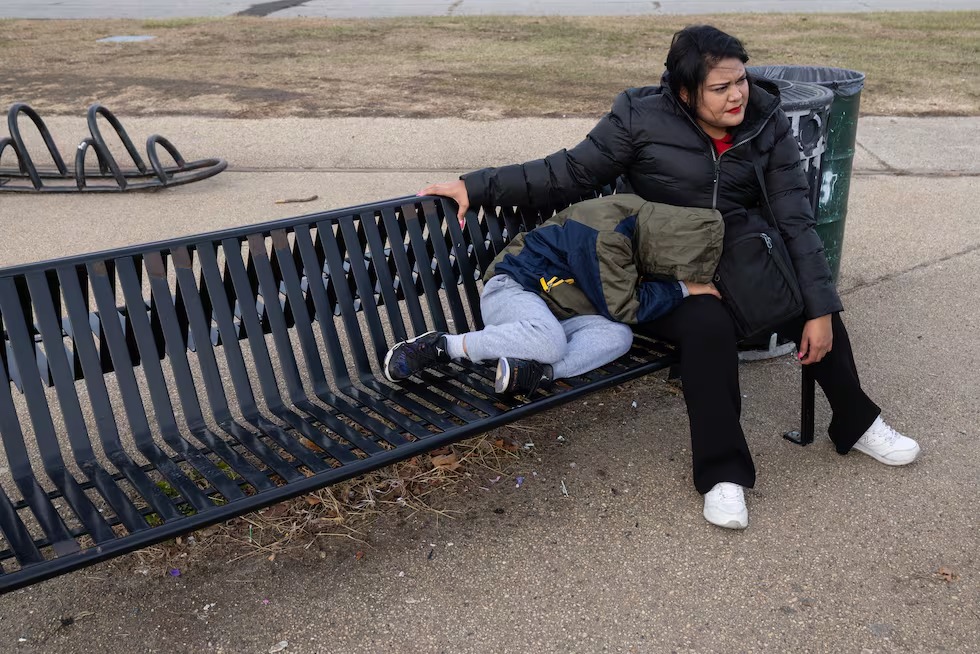 La incertidumbre y el miedo de miles de venezolanos ante el cierre de albergues en Nueva York