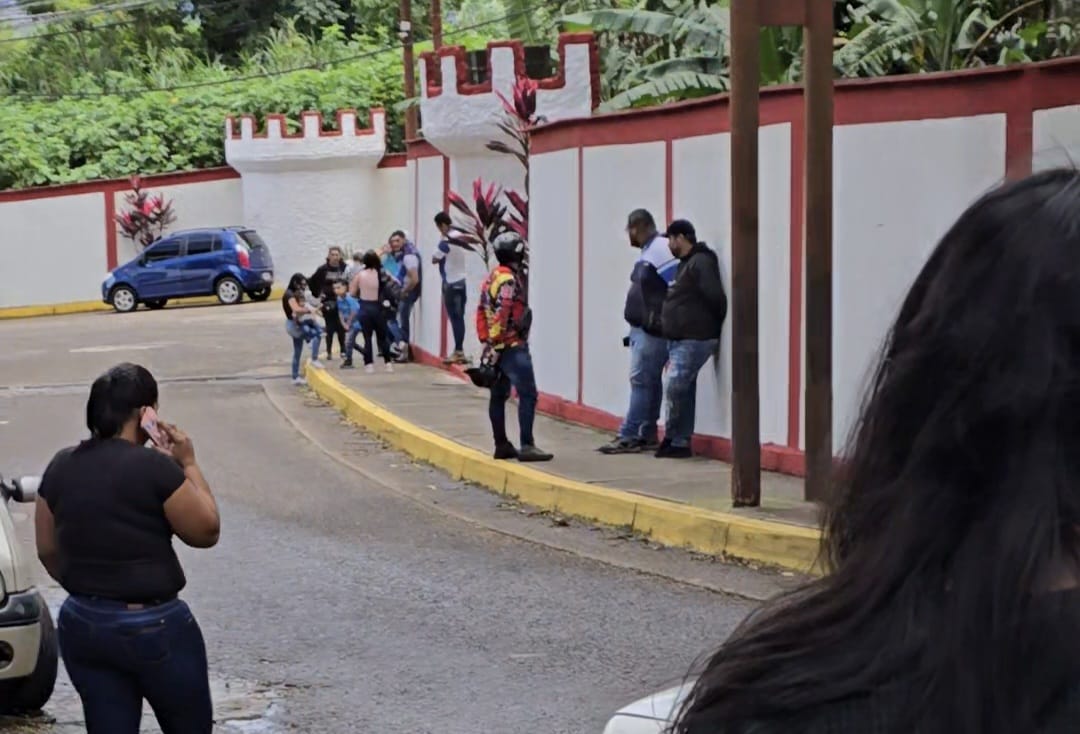 Relatives of more than 80 Venezuelan political prisoners in Táchira are still waiting for their release