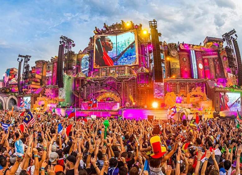 El festival Tomorrowland fue multado por usar vasos desechables