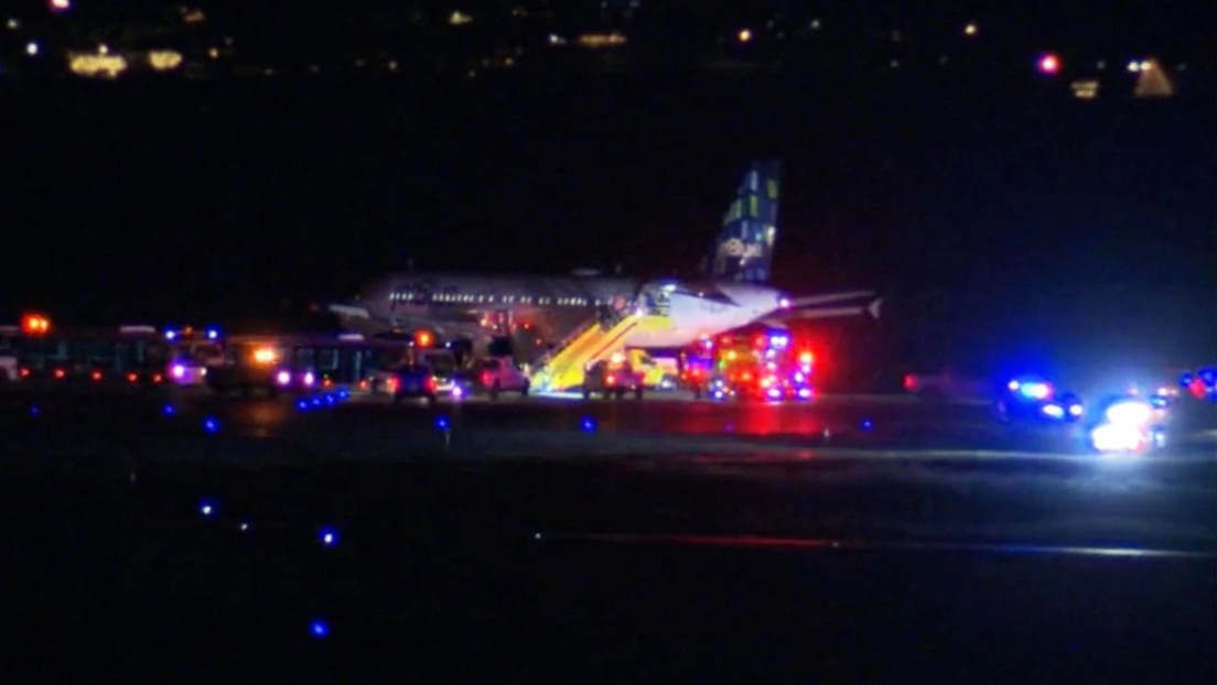 Pasajero abrió la puerta de un avión en movimiento y provocó conmoción en aeropuerto de Boston (VIDEO)