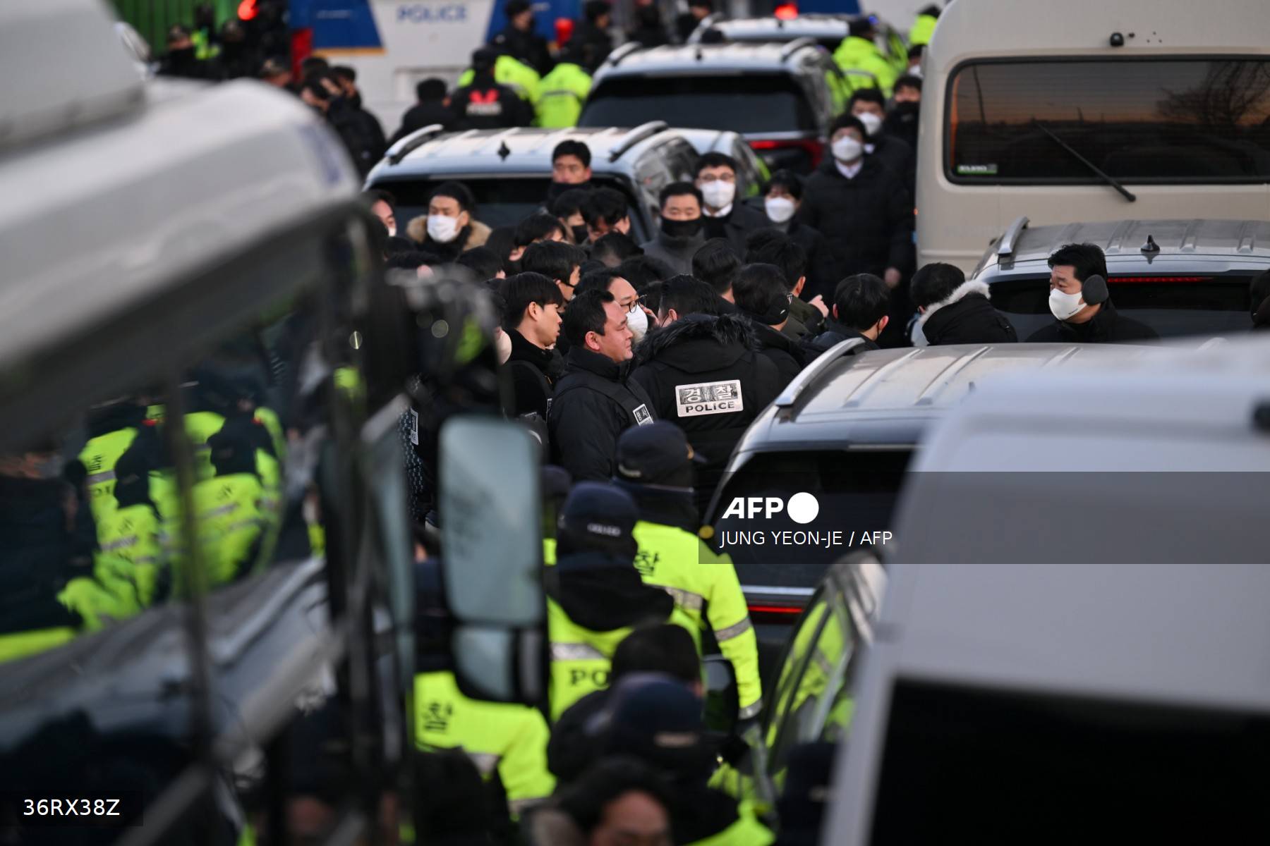 Investigadores intentaron arrestar al expresidente de Corea del Sur destituido por aplicar ley marcial