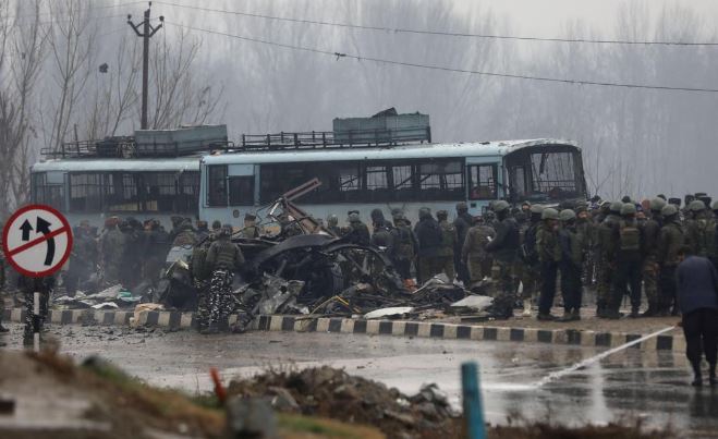 Al menos nueve muertos en atentado con bomba contra la policía en la India