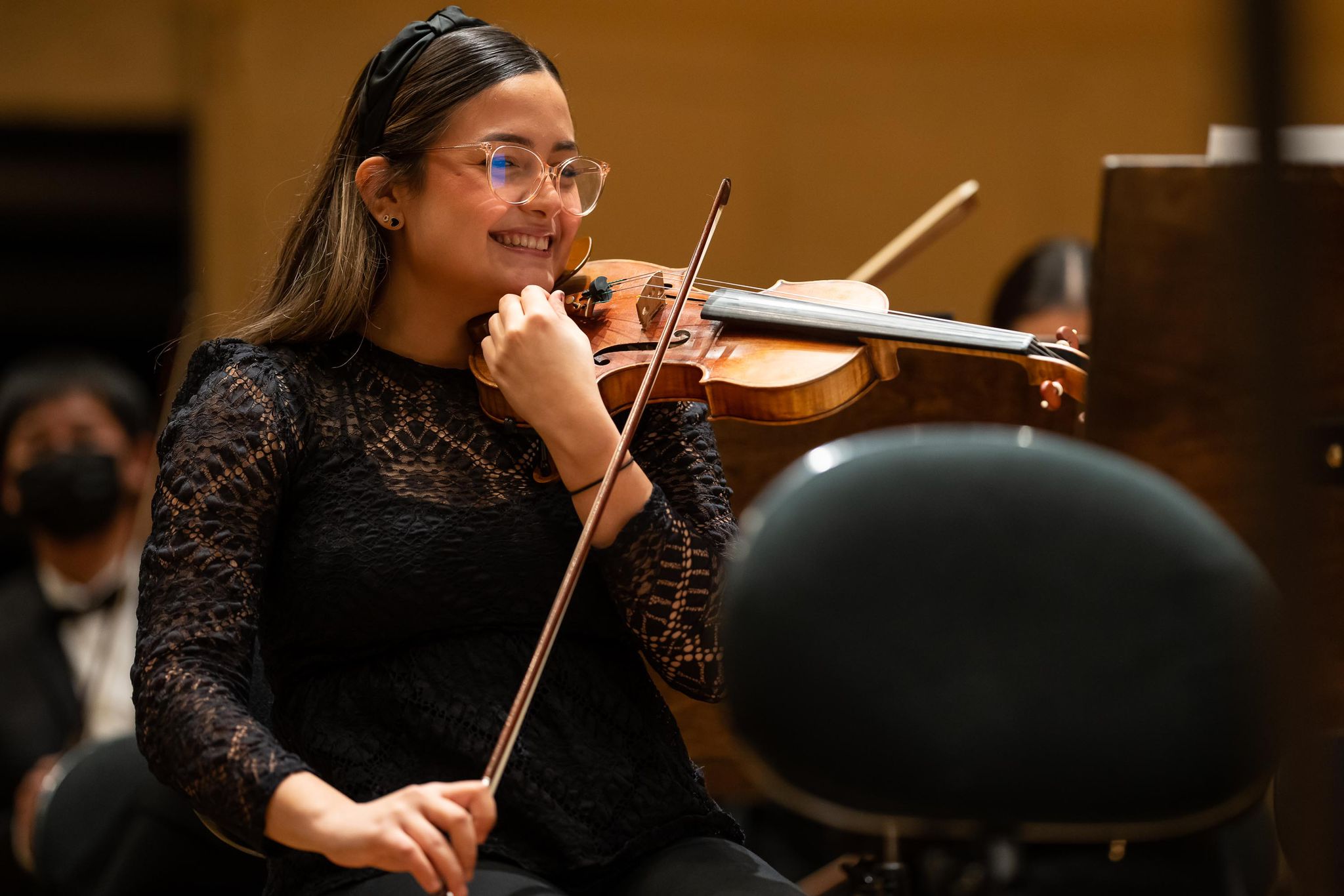 La violinista Gabriela Lara es la primera venezolana en ingresar a la Orquesta Sinfónica de Chicago