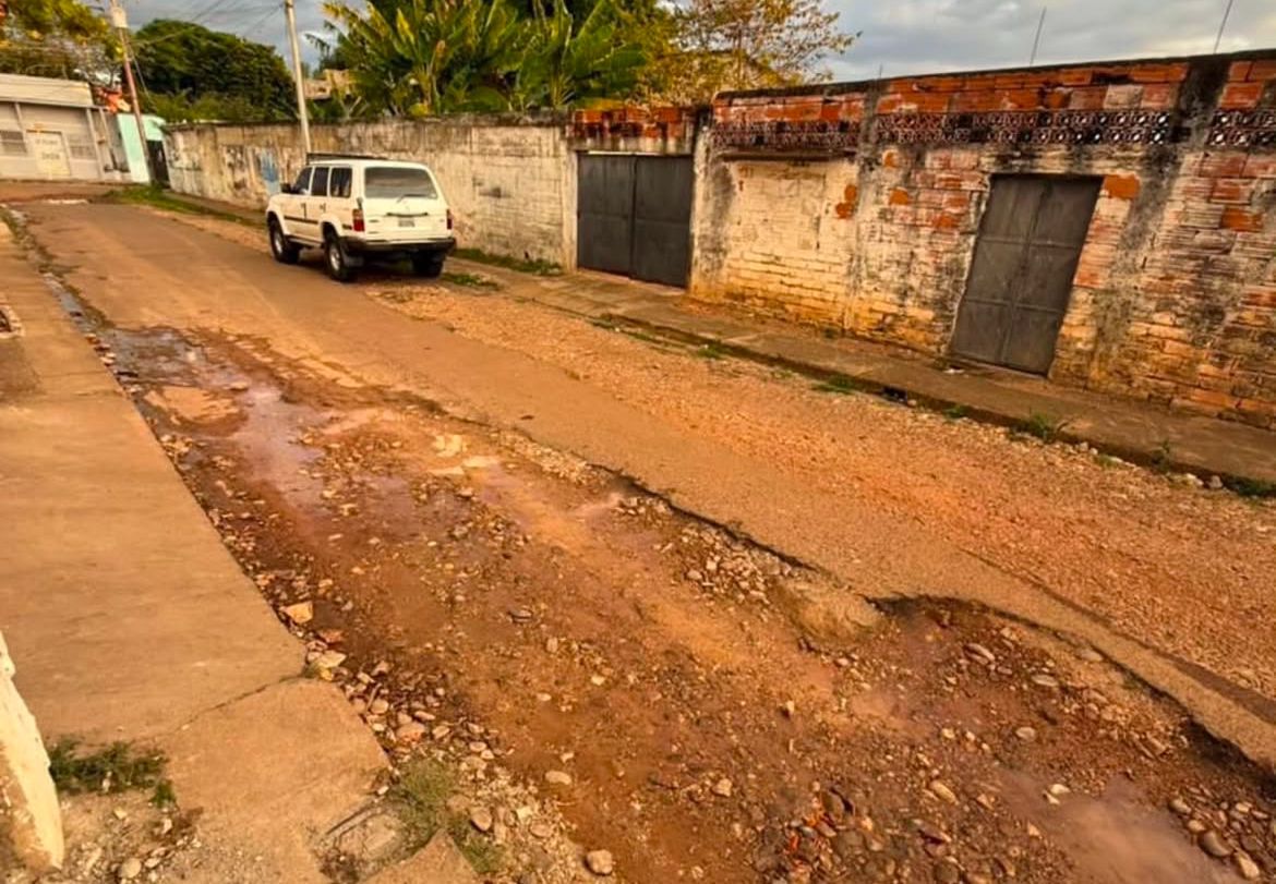 Minadas de troneras se encuentran las calles de Calabozo en Guárico