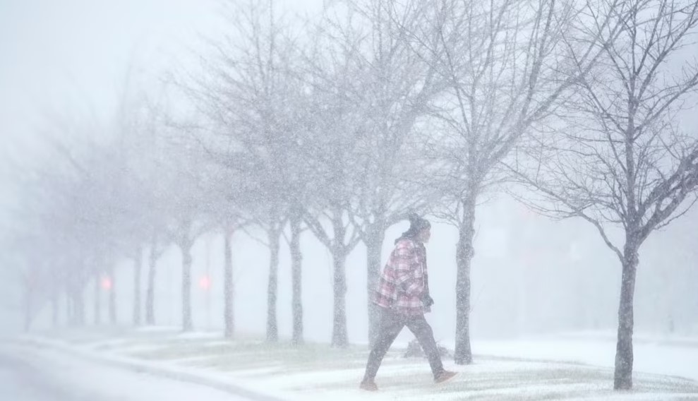 Tormenta invernal de nieve y frío intenso azota a EEUU desde el medio oeste hasta la costa este