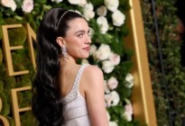 Margaret Qualley dice que su piel tardó un año en recuperarse de los prostéticos que usó en “La Sustancia”