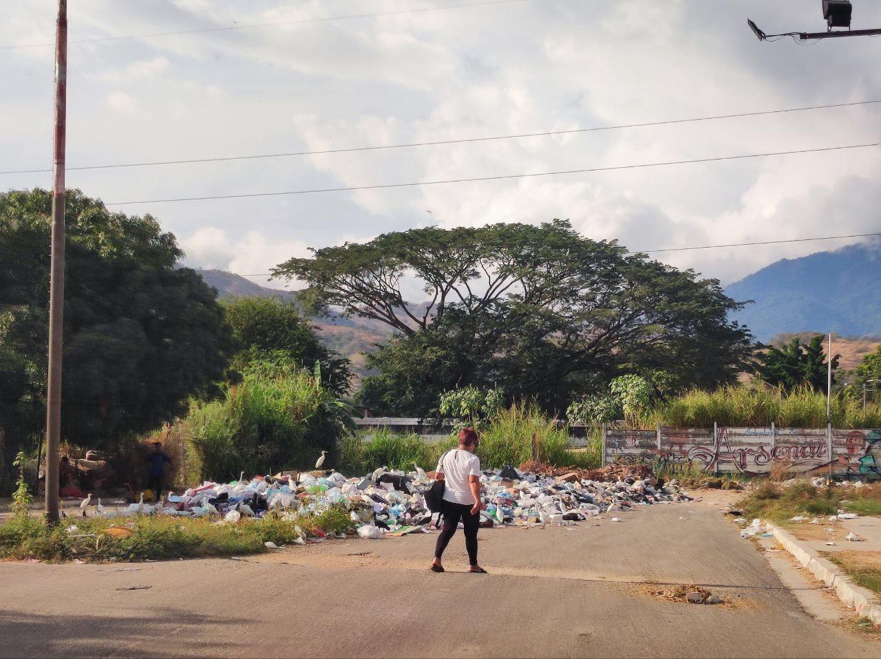 Vecinos del urbanismo Arsenal en Aragua denuncian crisis sanitaria por acumulación de basura