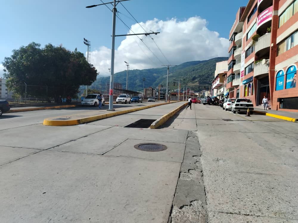 Calles desoladas y comercios cerrados en Mérida este #10Ene