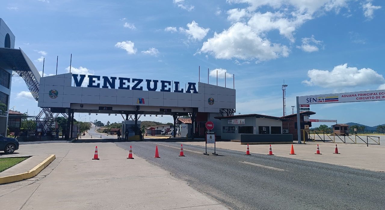 Venezuela hizo cierre temporal de sus fronteras con Brasil