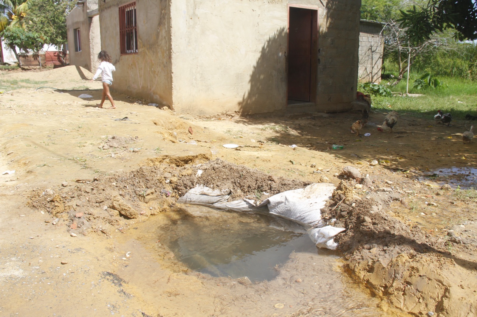 Rotura de tubo matriz deja sin agua a vecinos de Villas del Parque en Maturín