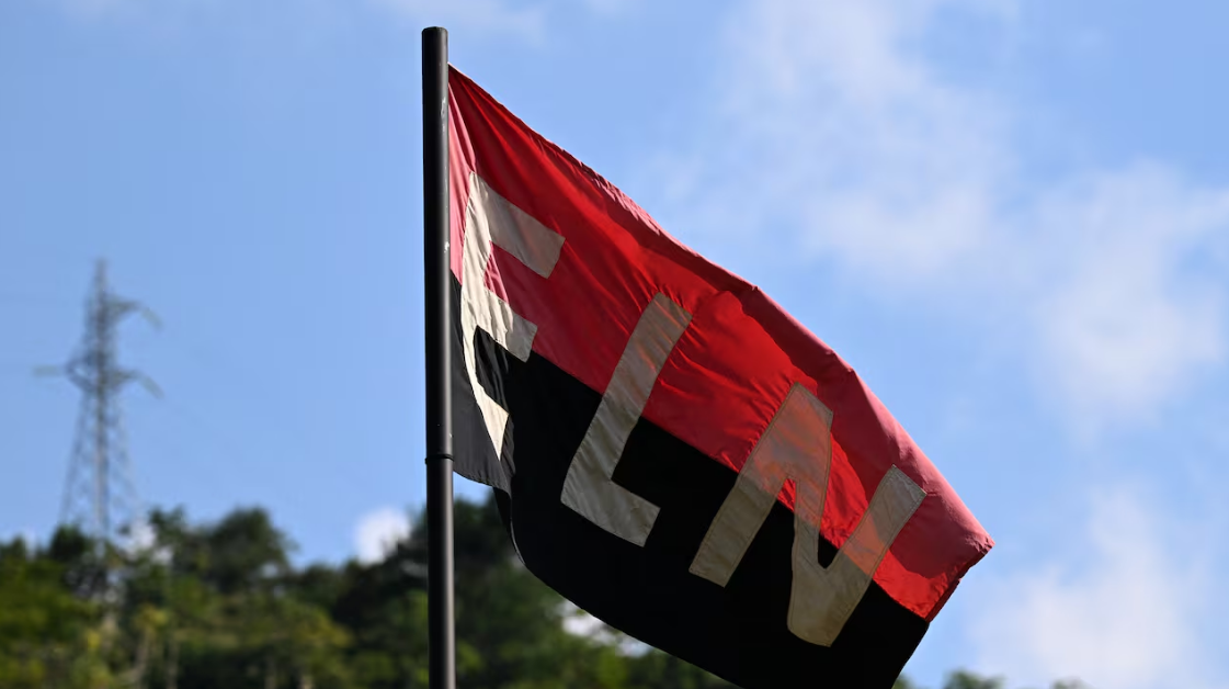 VIDEO: decenas de estudiantes quedaron en medio de una balacera del ELN