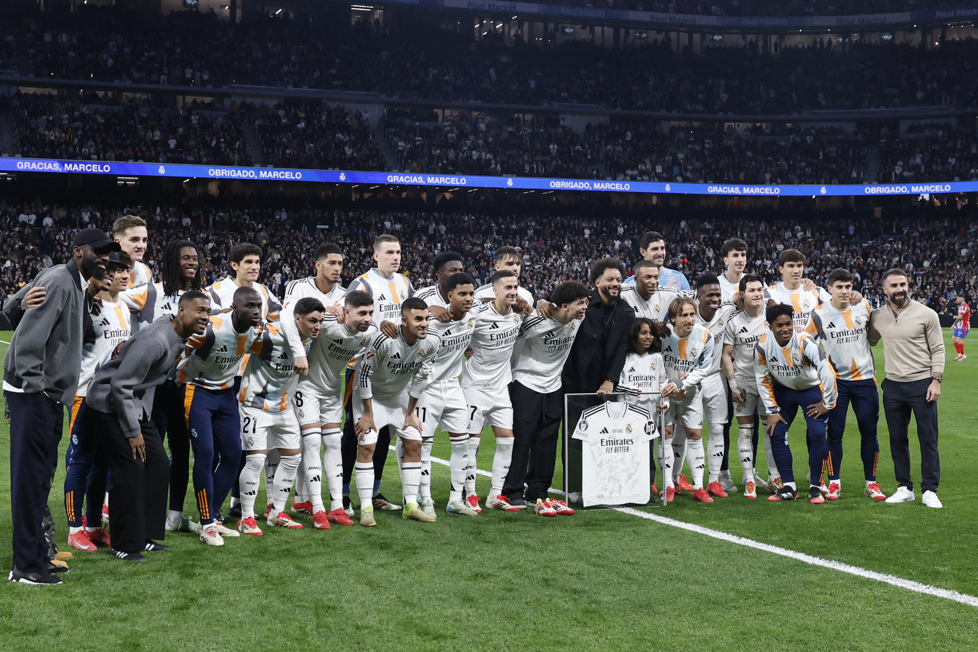 Gesto de Modric y ovación del público: así fue el homenaje del Real Madrid a Marcelo (Imágenes)